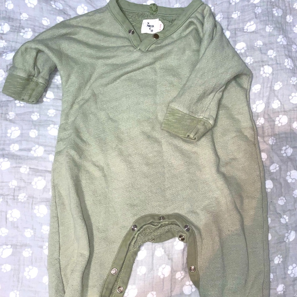 Kids Nico Nico long-sleeved romper. Size 9-12 months. Some minor wash wear.